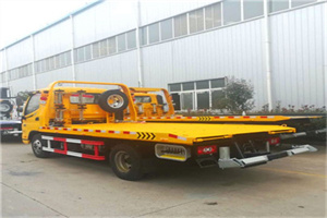 扬中附近拖车救援搭电